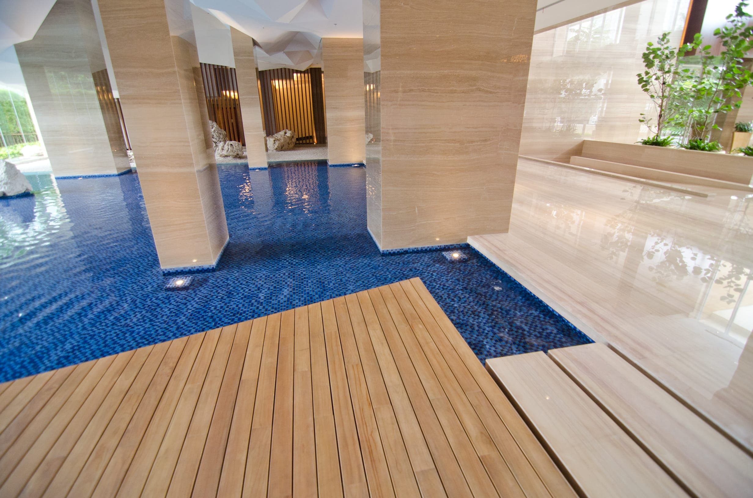 Terrass en bois en teak Incredible inside interior luxury pool in Indonesia with teak wood decking on softline system invisible fixation by Vetedy