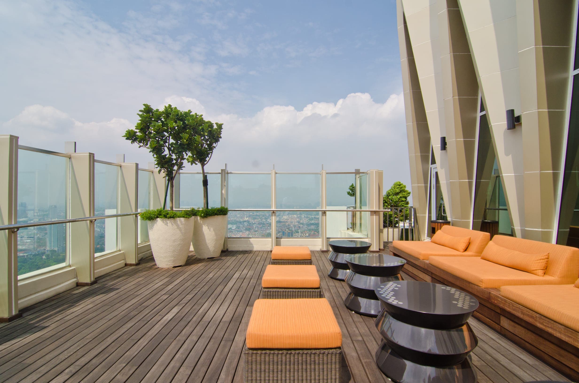 Merbau rooftop in Indonesia exotical wood decking on a balcony with Vetedy softline system hidden fixings