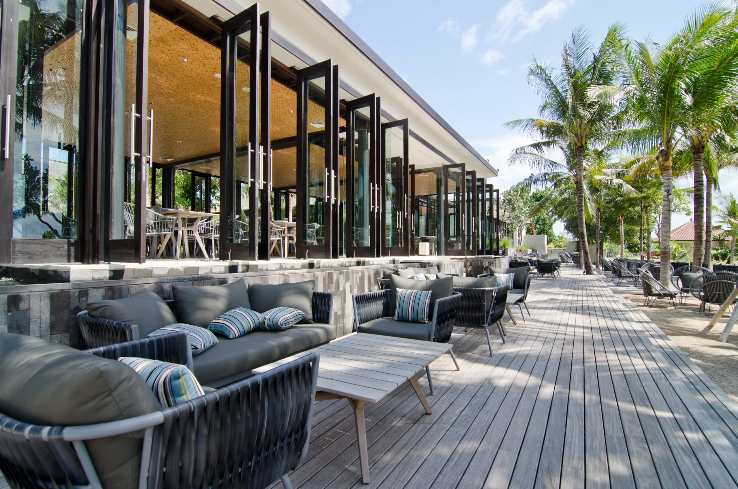 Incredible wood padauk softline decking in restaurant anvaya beach resort bali Vetedy invisible fixations