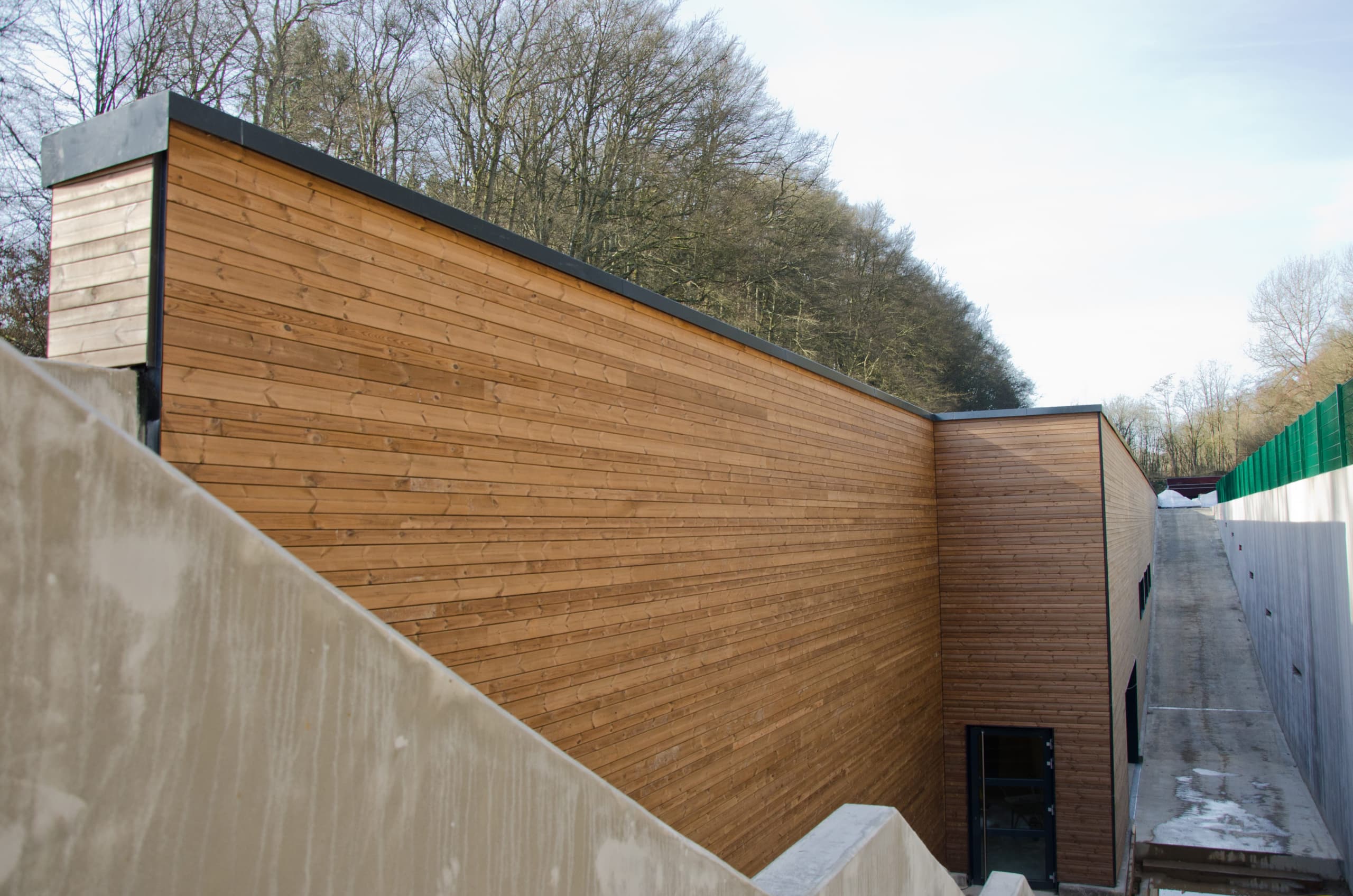 Luxembourguish police shooting range made with wood cladding premium nothern pine techniclic by Vetedy