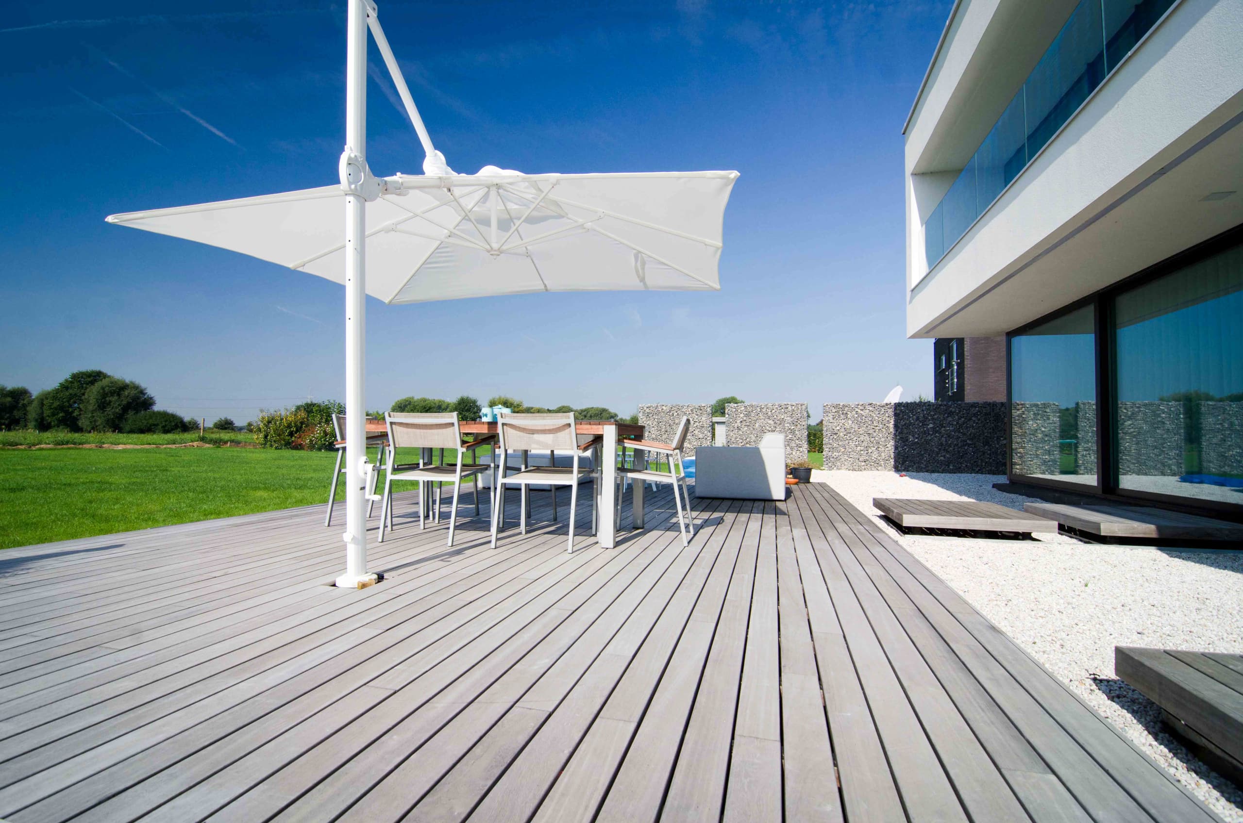 terrasse en bois en padouk viellie décolorée parfait état