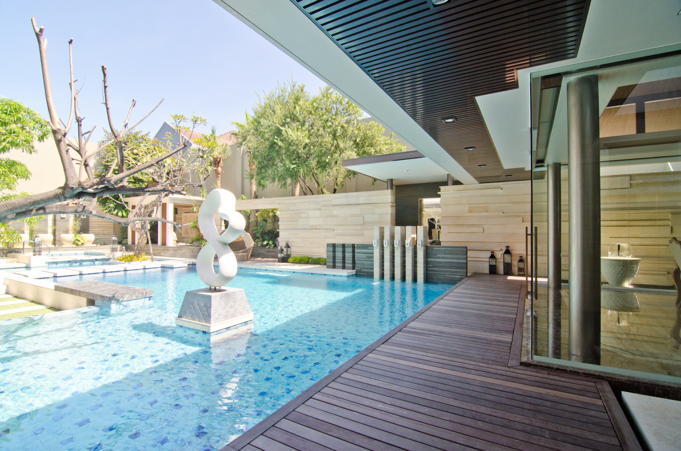 Seminar Hotel DeVasa Surabaya terrasse bois piscine