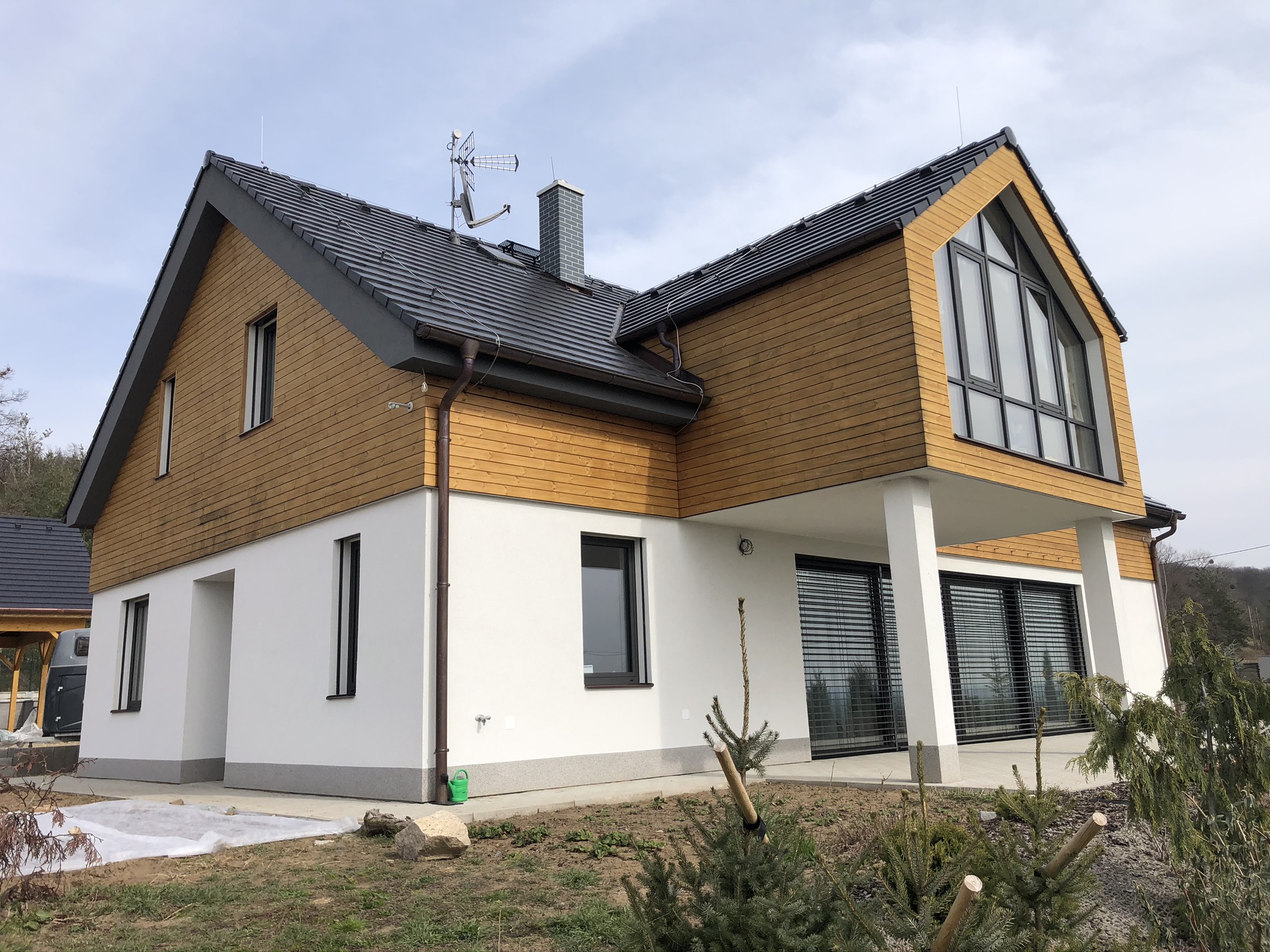 Belle maison avec un revêtement en pin nordic pour le haut ! · Vetedy