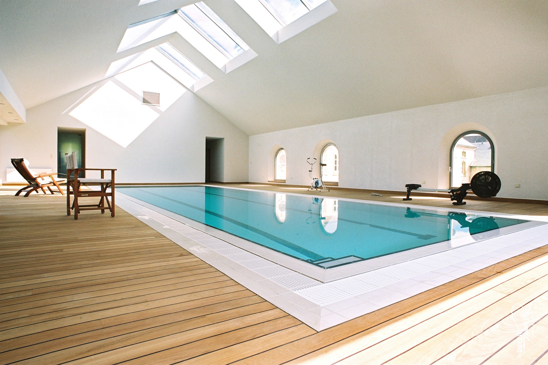 terrasse-piscine-teak-interieur